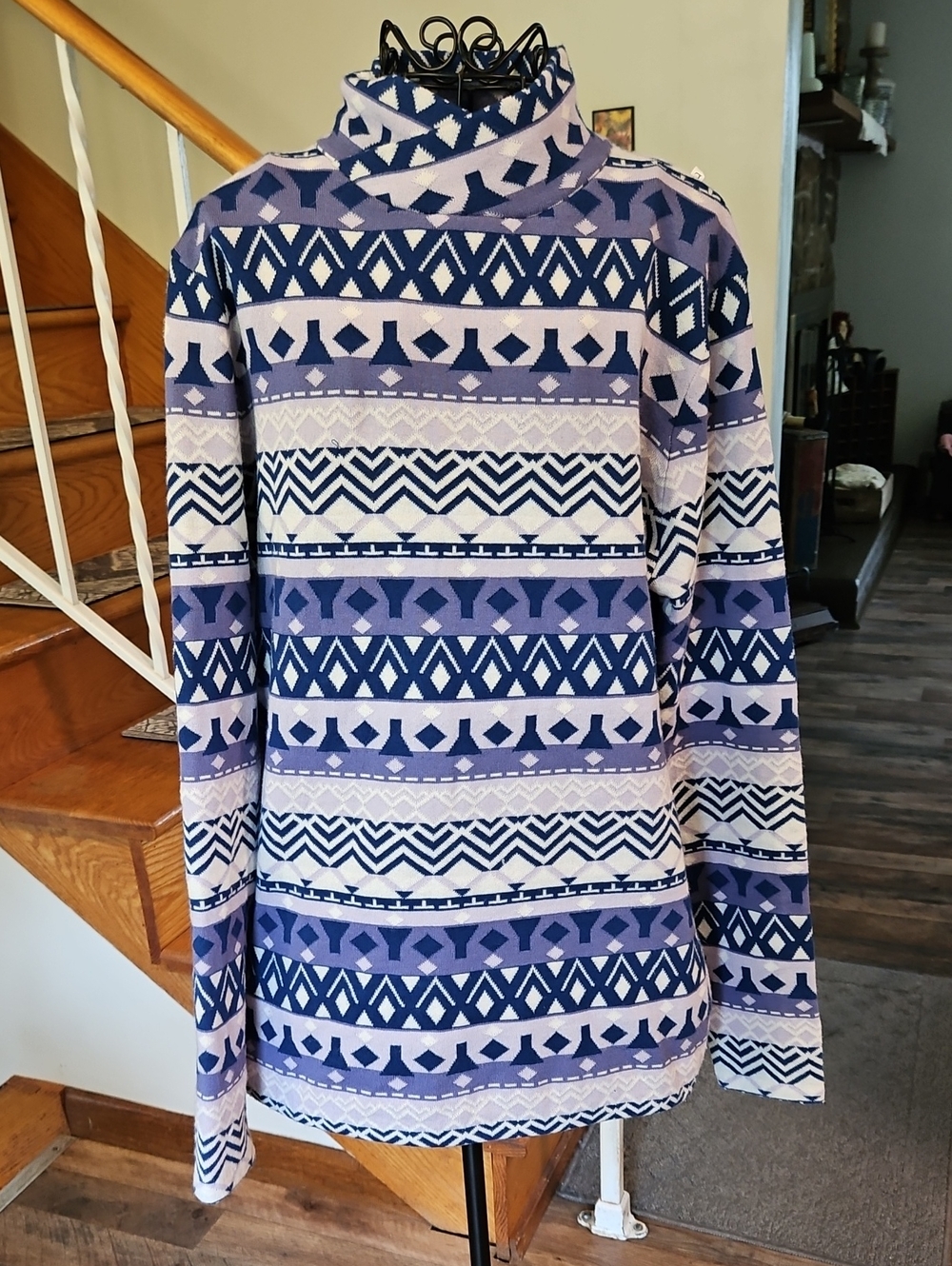 👚Duluth Trading Co Navy & Lavender Geometric Knit Sweater